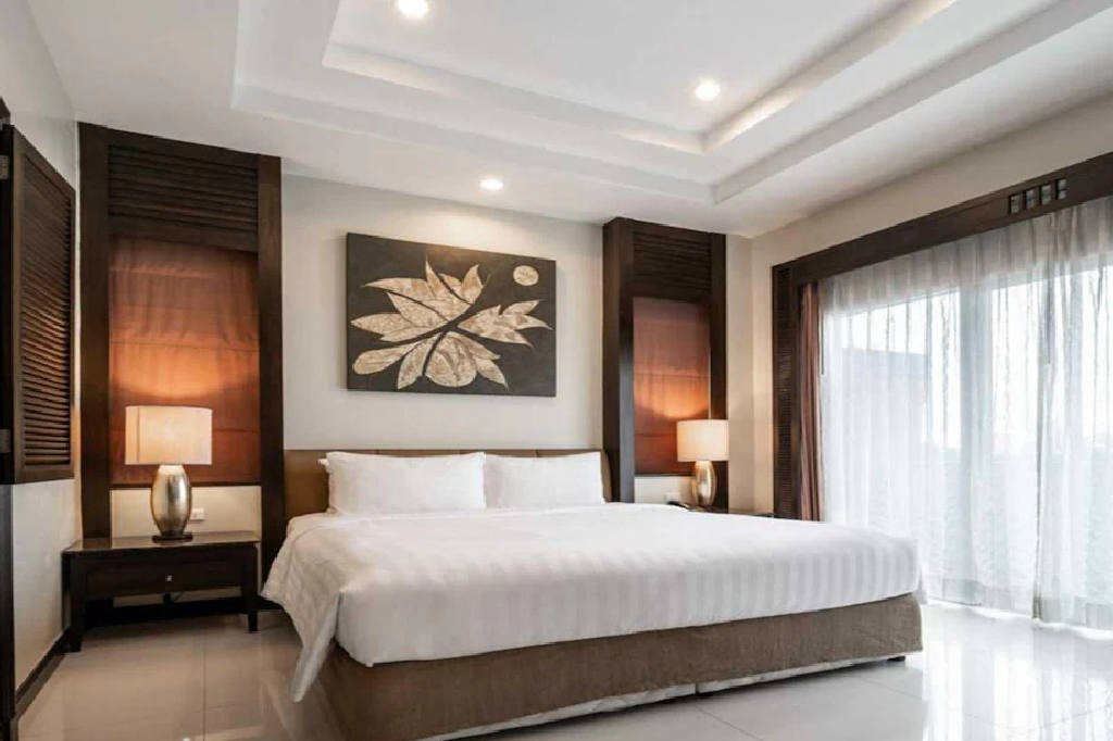 Sunday Château En Ville Pattaya